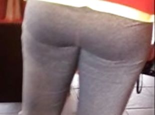 Spandex blond milf with great legs and ass.