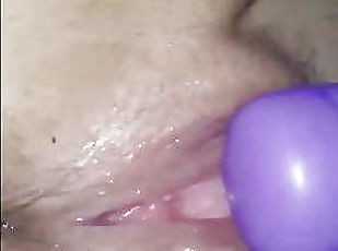 Milf masturbating squirting with wand 