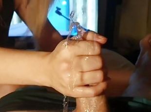 ? Kinky Pissing Handjob - Girl Makes Him Pee and Cum!