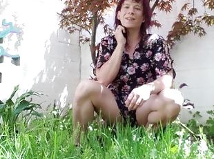 Trans girl peeing all over the garden (public peeing)