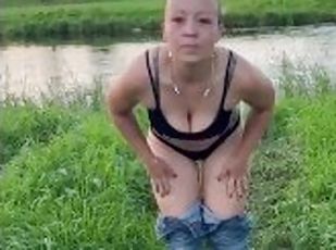 Cul, En plein air, Pisser, Public, Amateur, Blonde, Solo, Tchèque, Bottes, Réalité