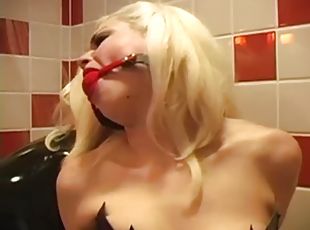 Milf, Bdsm, Trekanter, Bundet, Blond, Latex, Kvælning, Bondage, Brunette, Femidom