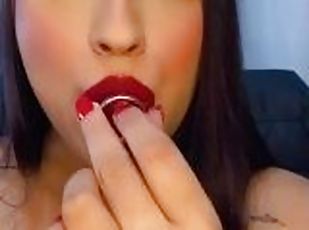 Latina Rabuda morena gostosa brincando com plug anal