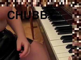 Yada masturbating at the piano