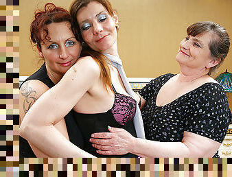 Three Lesbian Housewives Get Down And Dirty - MatureNL