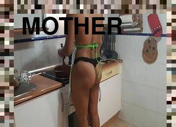 enganar, chupanços, ébona, mulher-madura, mãe, casal, engolindo, cozinha, excitante, mãe-mother