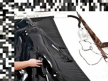 Fejira com Latex vacuum bed vibrators orgasm play