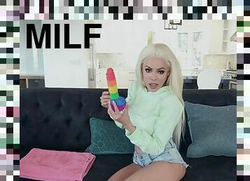 Blonde luna star demonstrates how to suck dildo