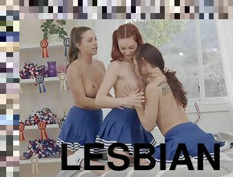pillu-pussy, kolutyttö, typykät, lesbo-lesbian, kolmisin, punapää, oppilaitos, kaunis