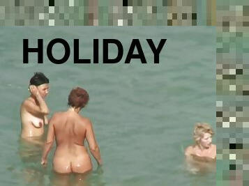 Holidays On The Beach - Spy cams