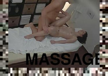 Lady Gets Erotic Full Body Massage