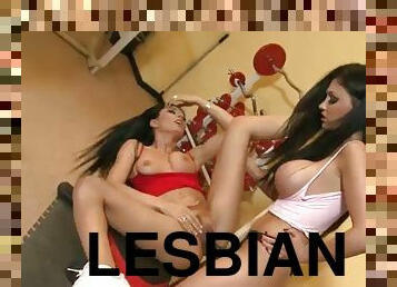 diikatkan-pada-tubuh, anal, lesbian-lesbian, ruang-olahraga, latihan