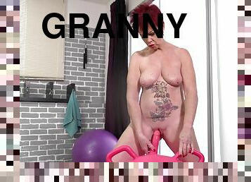 Caroline Hamsel Granny And Her Exercises