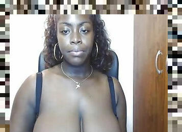 gros-nichons, amateur, ébène, black, belle-femme-ronde, webcam, gros-seins, solo