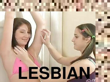 lesbian-lesbian, bdsm-seks-kasar-dan-agresif, fetish-benda-yang-dapat-meningkatkan-gairah-sex, bikini, bondage-seks-dengan-mengikat-tubuh
