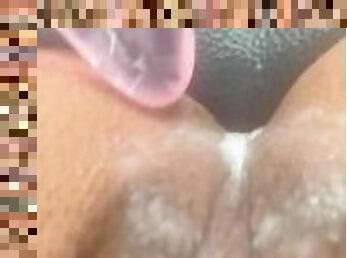 poilue, masturbation, pisser, public, chatte-pussy, giclée, amateur, ébène, jouet, pieds