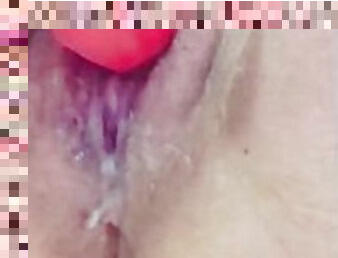 See the cum dripping down my pussy