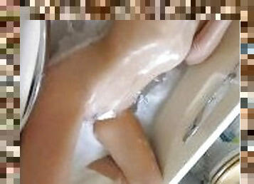 banyo-yapma, büyük-göğüsler, kocaman-huge, orta-yaşlı-seksi-kadın, anneciğim, sikişme, doğal, memeler