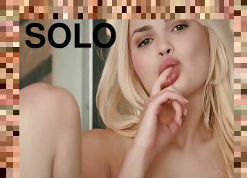 blonde, solo