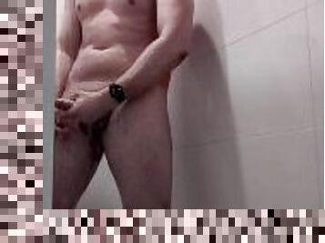 baignade, masturbation, public, amateur, gay, branlette, secousses, douche, solo, salle-de-gym