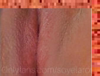 Close up shaved & fingering wet