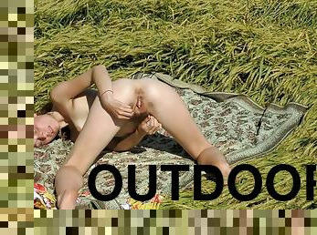 Nata enjoys outdoors orgasms in the sun - WeAreHairy