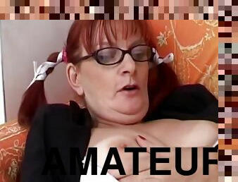 Redheaded Brunette Has Amateur Sex