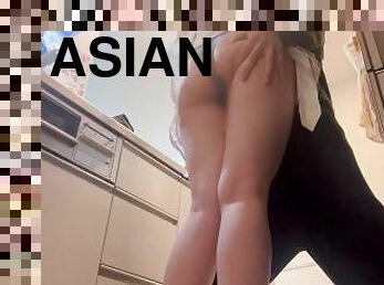 Asians with cute faces rub their buttocks and boobs while cooking