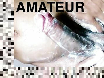 baignade, énorme, masturbation, amateur, ejaculation-sur-le-corps, branlette, secousses, douche, salle-de-gym, bite