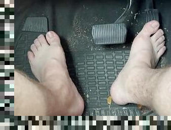 ManToes barefoot driving pedal pushing