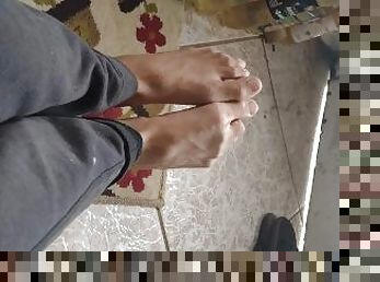 Fuck looking at my toes