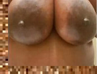 tetas-grandes, enorme, masturbación, pezones, amateur, negra-ebony, madurita-caliente, masaje, regordeta, tetas