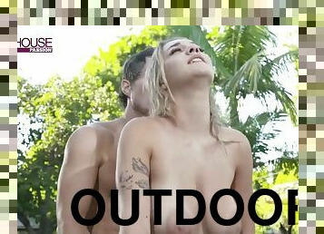Yammy hussy amazing outdoor sex clip