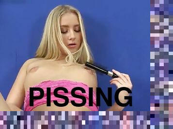 Blonde bitch uses a pussy pump in solo scene