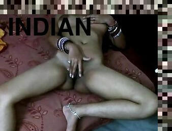 Sexy Indian model shows off her big boobies