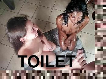 bañando, meando, amateur, interracial, indio, esclava, trío, primera-persona, baño, fetichista