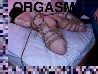 orgazmas, mažulės, atviras, bdsm, kekšė-slut, mašinos, šikna, raiščiai, dominavimas, brunetė