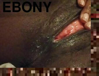 masturbación, orgasmo, coño-pussy, squirting, amateur, negra-ebony, negra, con-los-dedos, a-solas