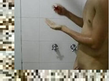 Juan Martnez en la ducha