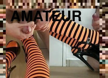 amateur, ejaculation-sur-le-corps, branlette, française, pieds, bas, point-de-vue, halloween