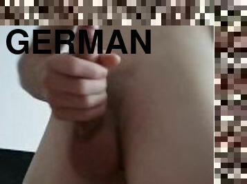 Horny Teen wichst im stehen