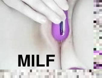 Playing with my milf pussy