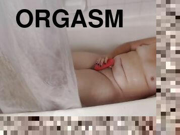 Lonely in the bathtub clit stimulation quick orgasms