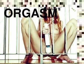 clitoris-bagian-atas-vagina-paling-sensitif, mastubasi, orgasme, vagina-pussy, kaki, basah, tato, tungkai-kaki