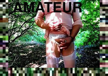 masturbation, en-plein-air, public, transsexuelle, amateur, ejaculation-sur-le-corps, énorme-bite, bas, britannique, lingerie