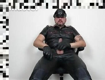 English Leather Master jerks cock and huffs wearing full leathers and leather gloves PREVIEW