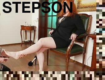 maman-et-garçon, amateur, mature, milf, maman, massage, joufflue, pieds, rousse, fétiche