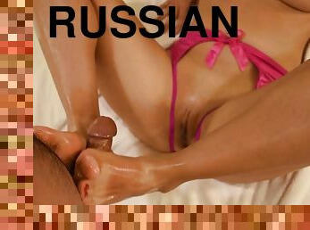 na-verejnosti, ruské, žena, amatérske, striekanie-semena, robenie-rukou, masáž, chodidlá, pov, nadržané