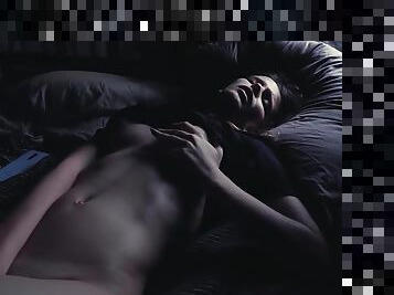 Skinny Alone Girlfriend Masturbates In Bed Using Her Sex Toy