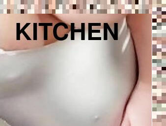 gros-nichons, clito, chatte-pussy, giclée, amateur, cuisine, ejaculation, pute, mignonne, seins